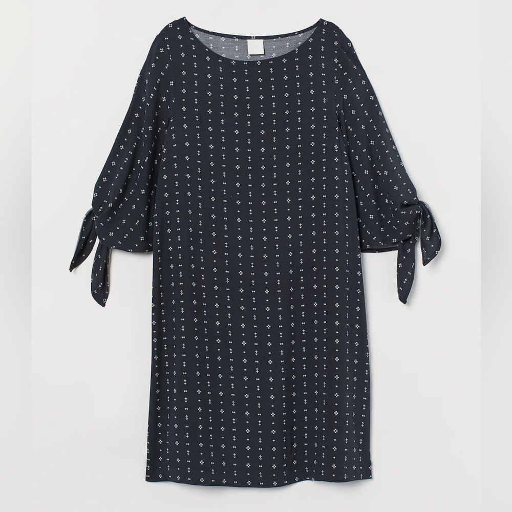 H&M Lightweight Shift with Elbow-Length Tie Sleeves. Size 2